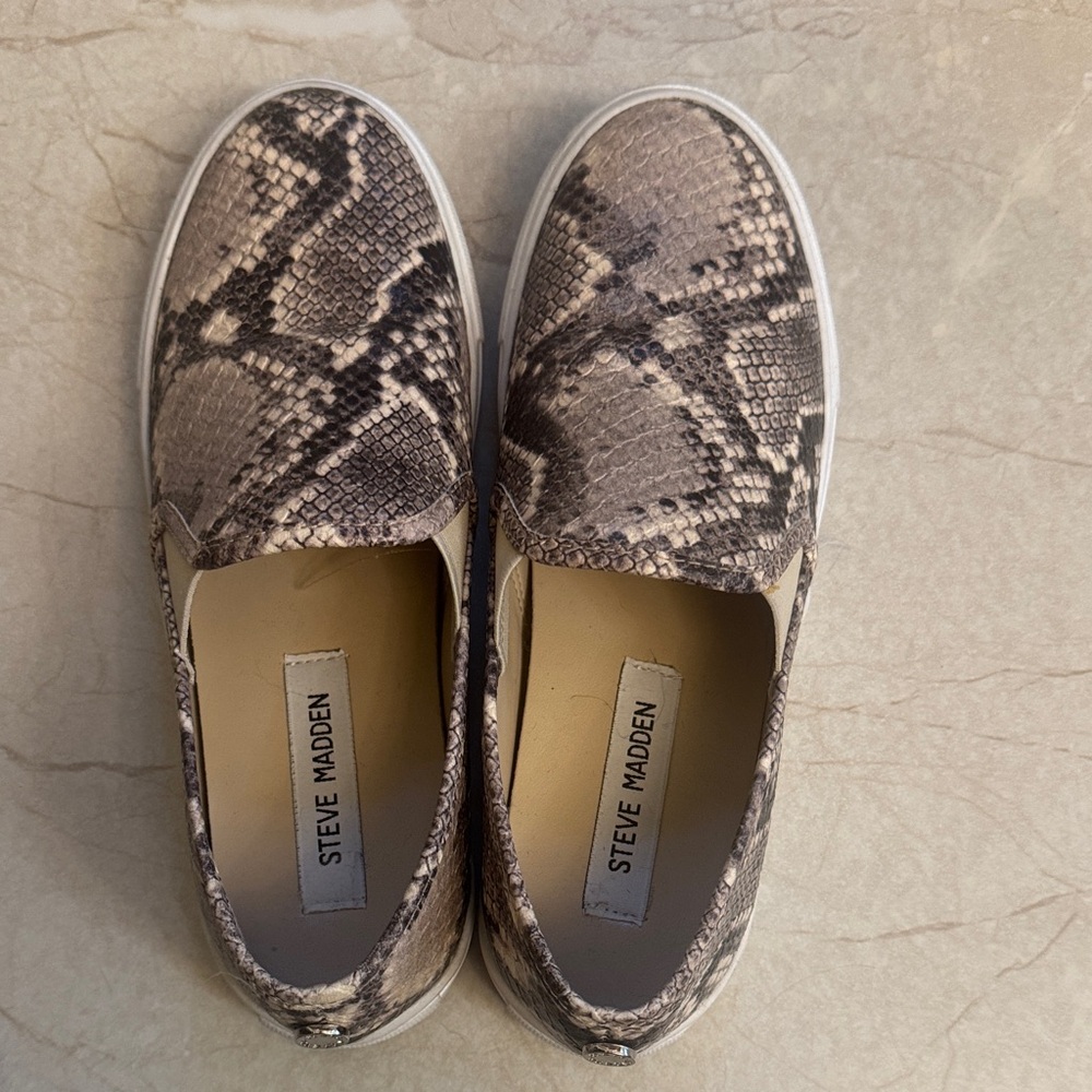 Steve Madden Gray Snake Pattern Sneakers